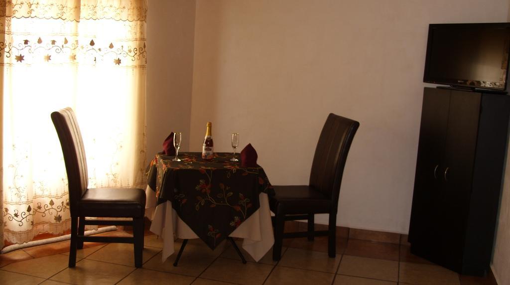 Casa Celia Hotel Restaurante Bernal Buitenkant foto